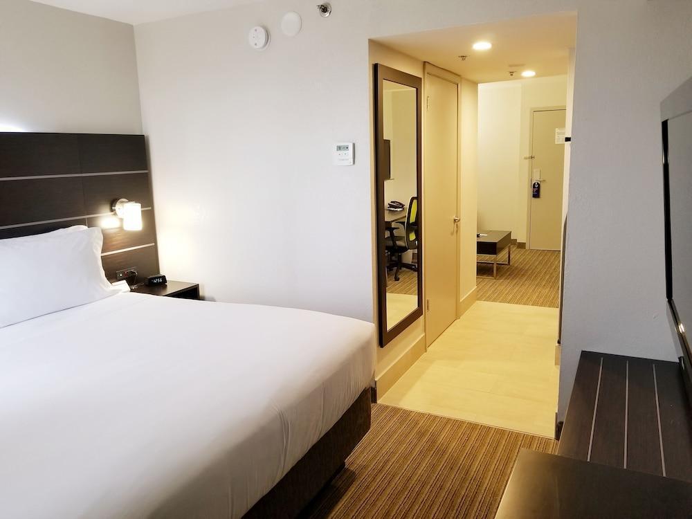 Holiday Inn Express Hotel & Suites Miami - Hialeah By Ihg Exterior photo