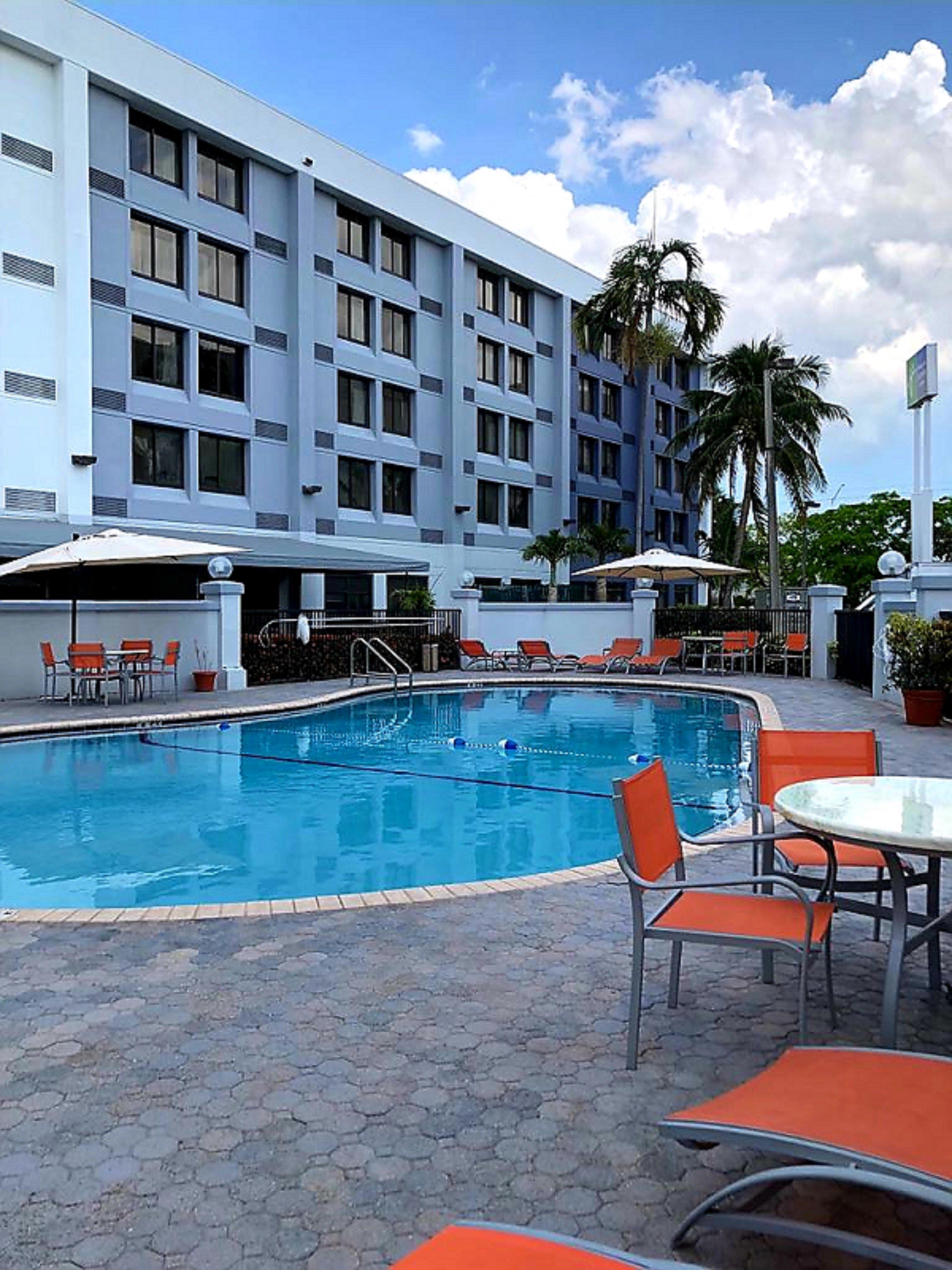 Holiday Inn Express Hotel & Suites Miami - Hialeah By Ihg Exterior photo