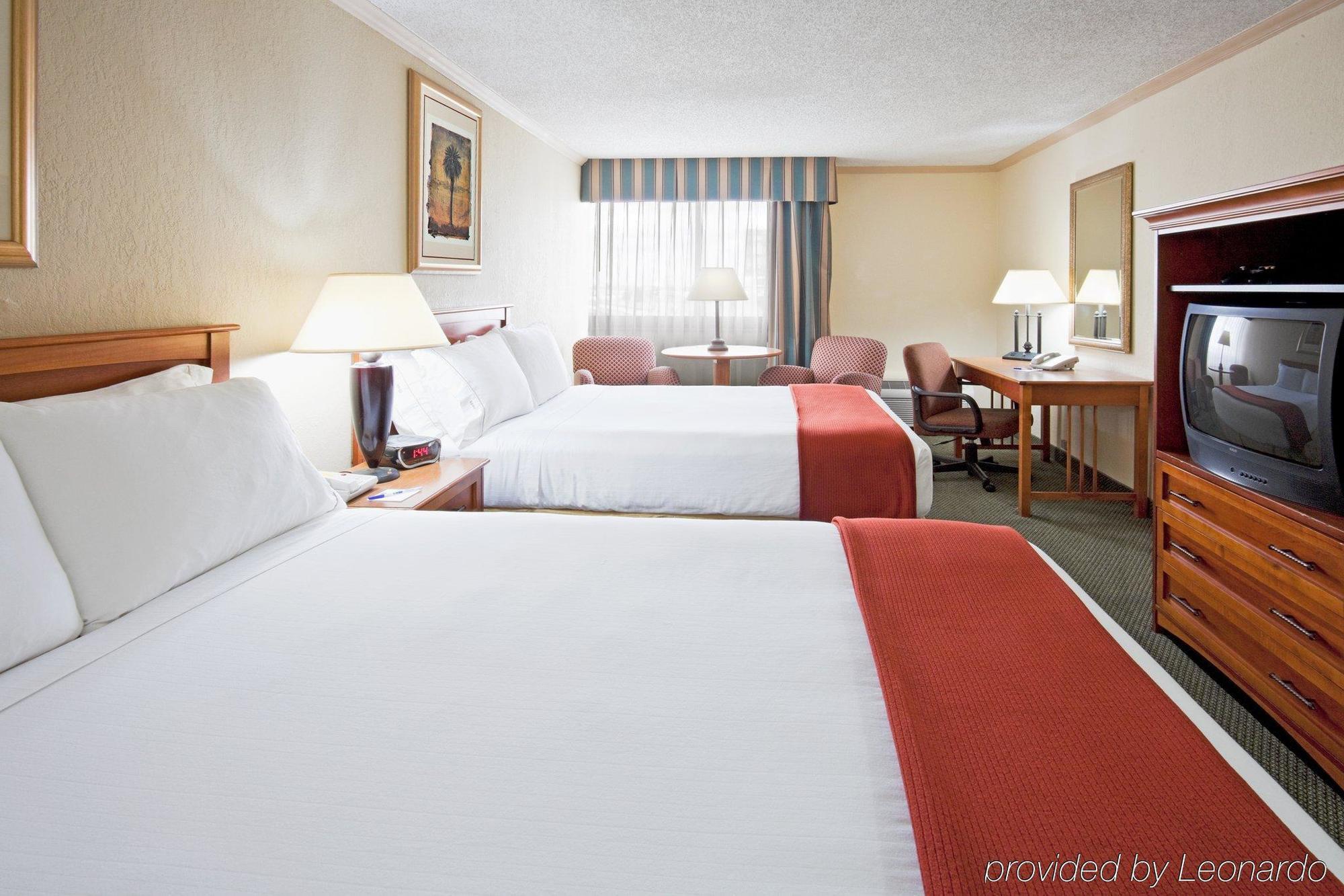 Holiday Inn Express Hotel & Suites Miami - Hialeah By Ihg Exterior photo