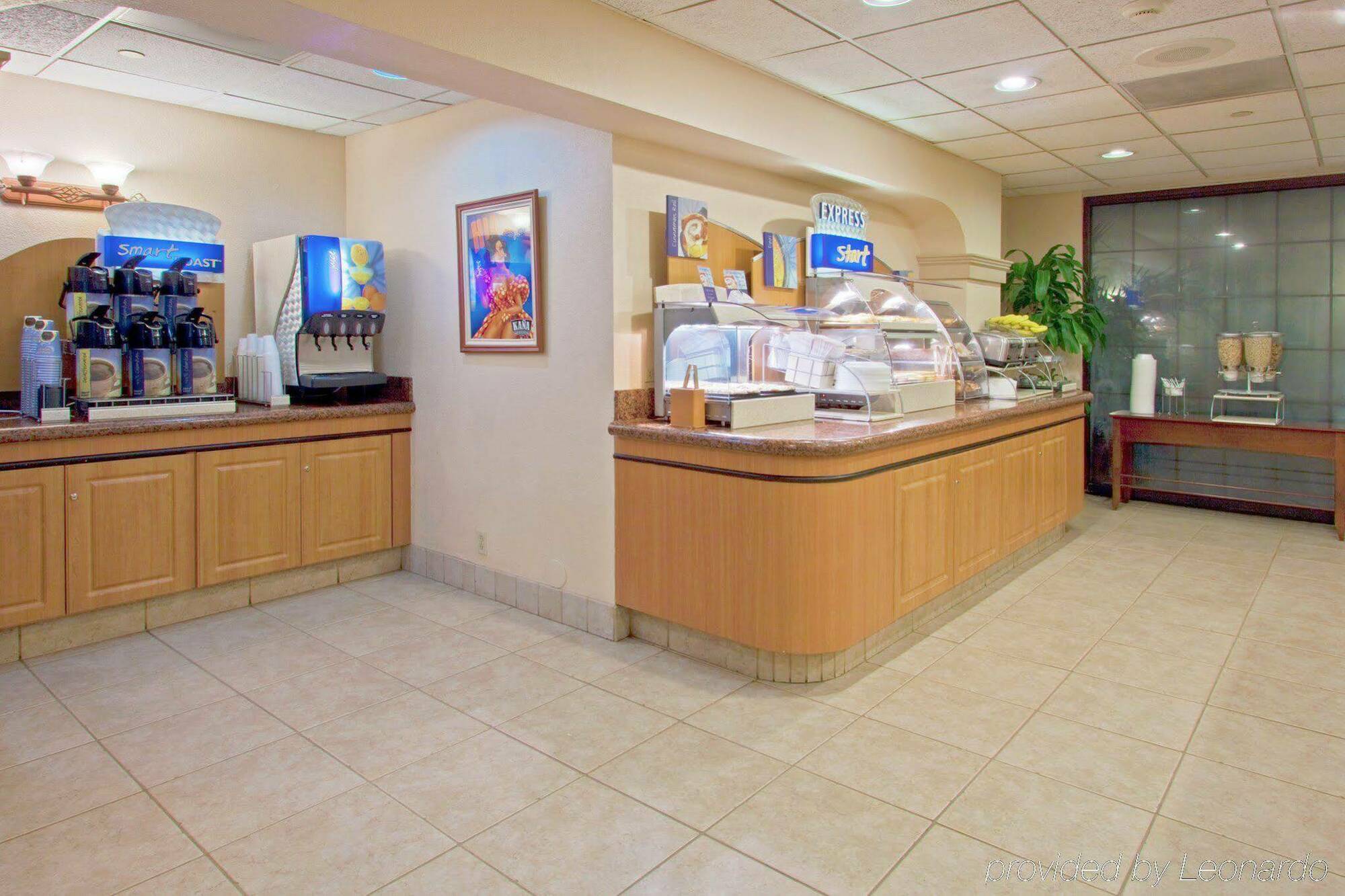 Holiday Inn Express Hotel & Suites Miami - Hialeah By Ihg Exterior photo